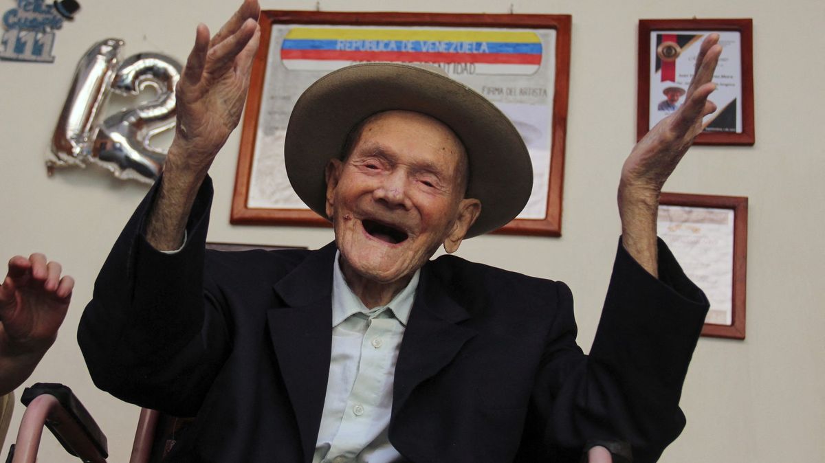 Zemřel nejstarší muž na světě